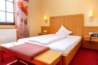 Einzelzimmer mit gemütlichem Bett…